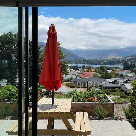 Lake Views - New Apartment With Room To Relax Wanaka Ngoại thất bức ảnh
