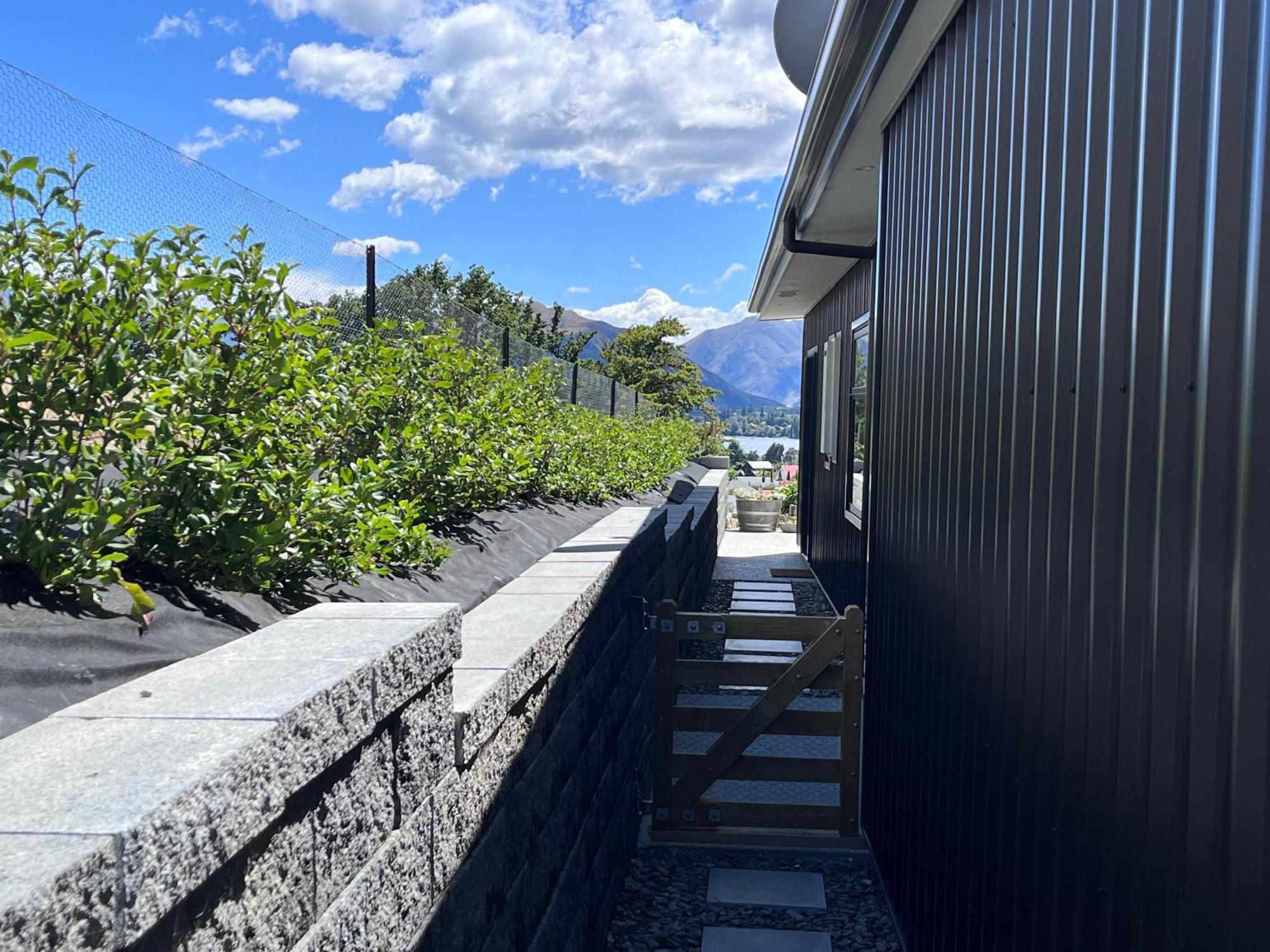 Lake Views - New Apartment With Room To Relax Wanaka Ngoại thất bức ảnh