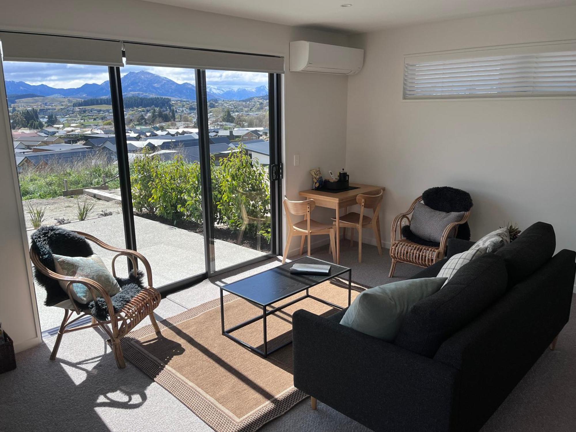 Lake Views - New Apartment With Room To Relax Wanaka Ngoại thất bức ảnh