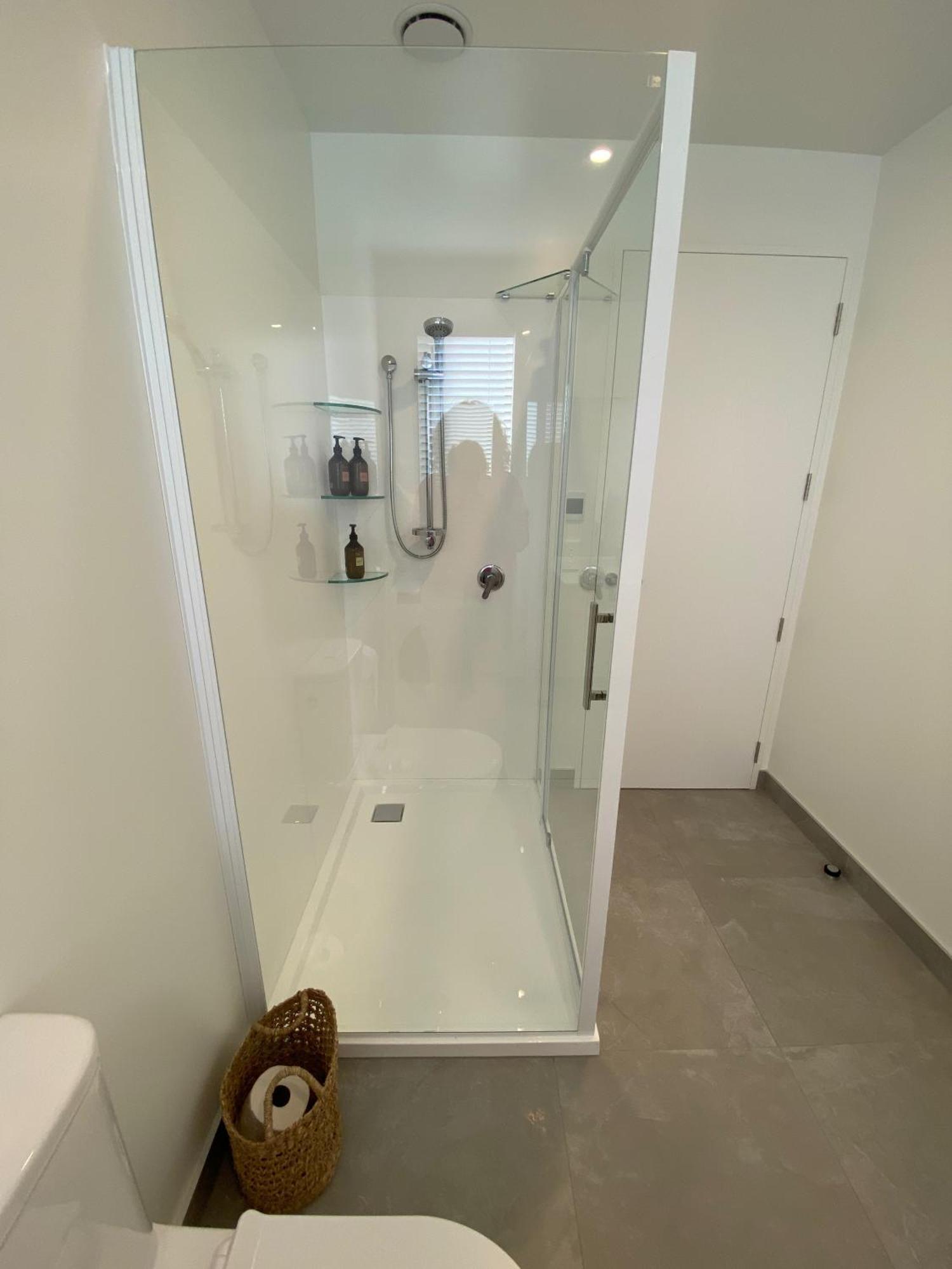 Lake Views - New Apartment With Room To Relax Wanaka Ngoại thất bức ảnh
