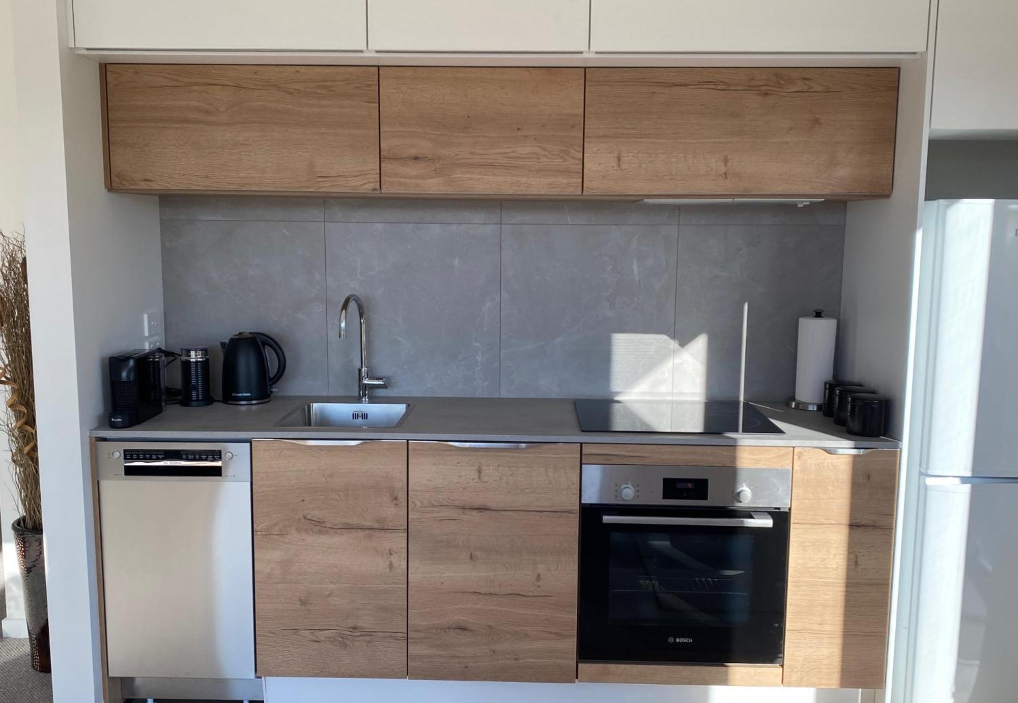 Lake Views - New Apartment With Room To Relax Wanaka Ngoại thất bức ảnh
