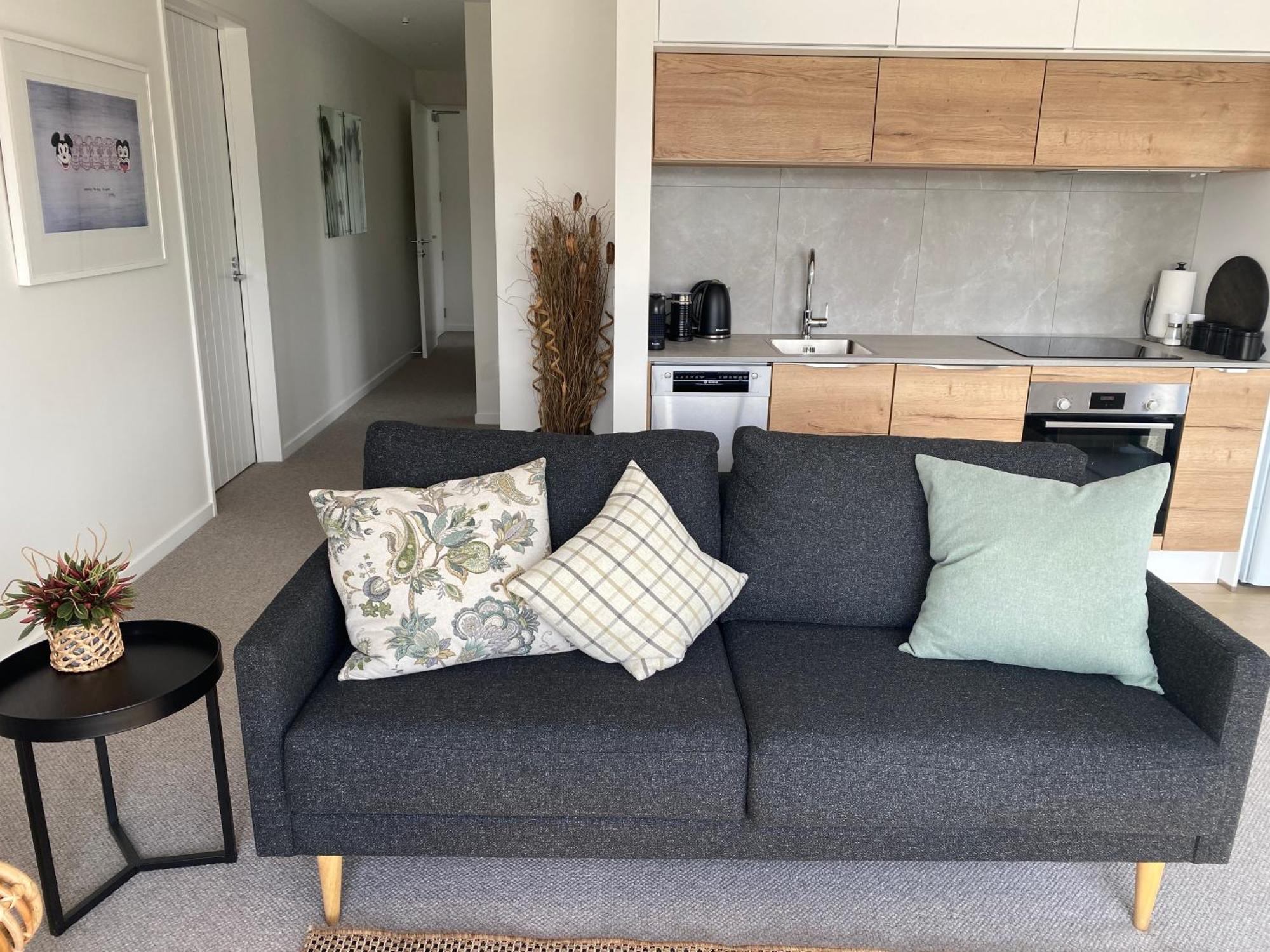 Lake Views - New Apartment With Room To Relax Wanaka Ngoại thất bức ảnh